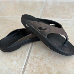 Oofos Men's Thong Sandals- Size 12